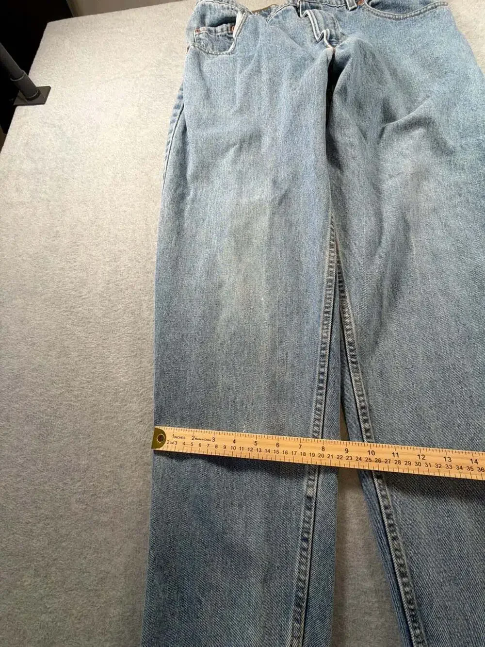 Vintage Levi's 560 Loose Fit Tapered Leg Jeans Men's 38x32 Light Wash